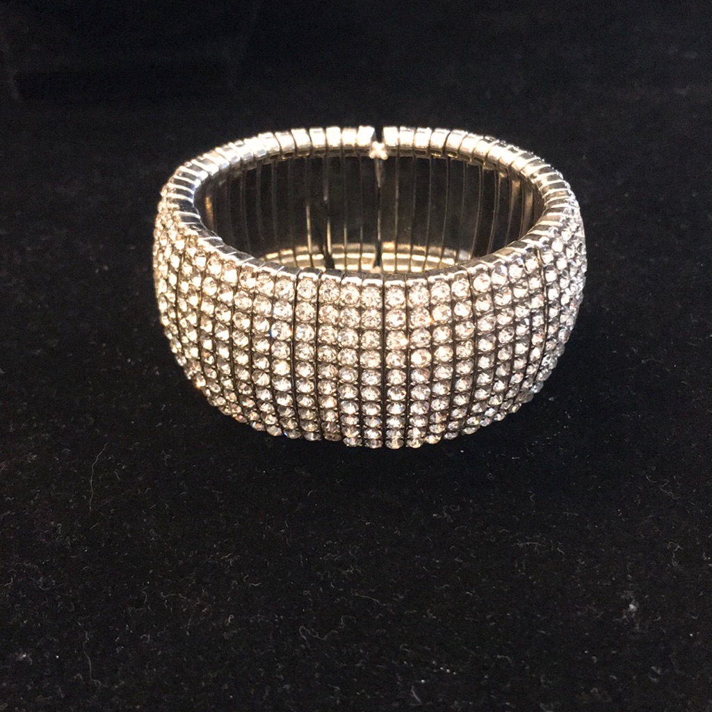 One Wink, Bracelet